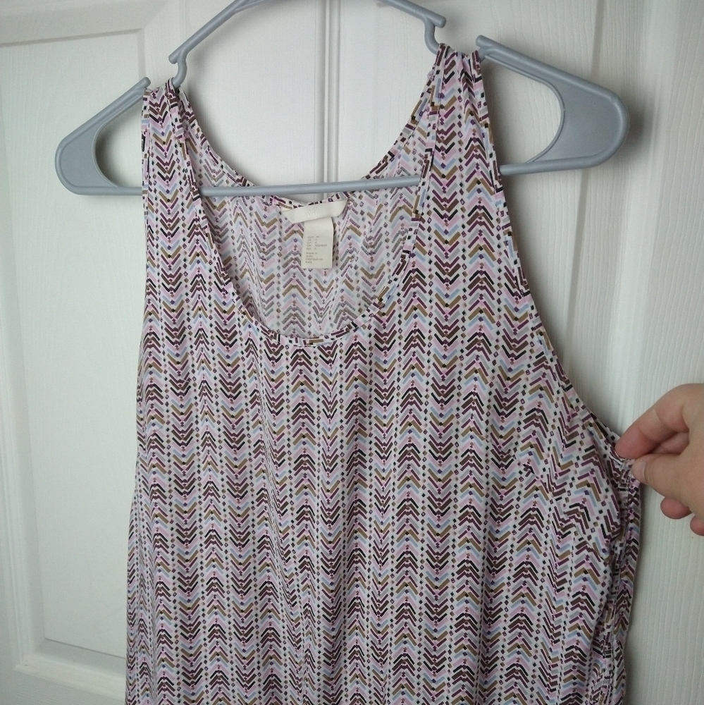 $ H&M swoop neck boho western styled hi low curved hem tank top. Size 6